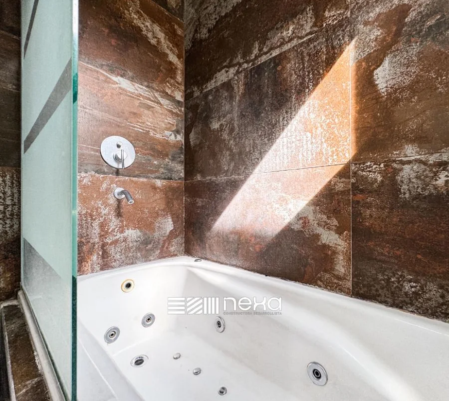 La Melinca Country Golf — El hidromasaje del mismo baño