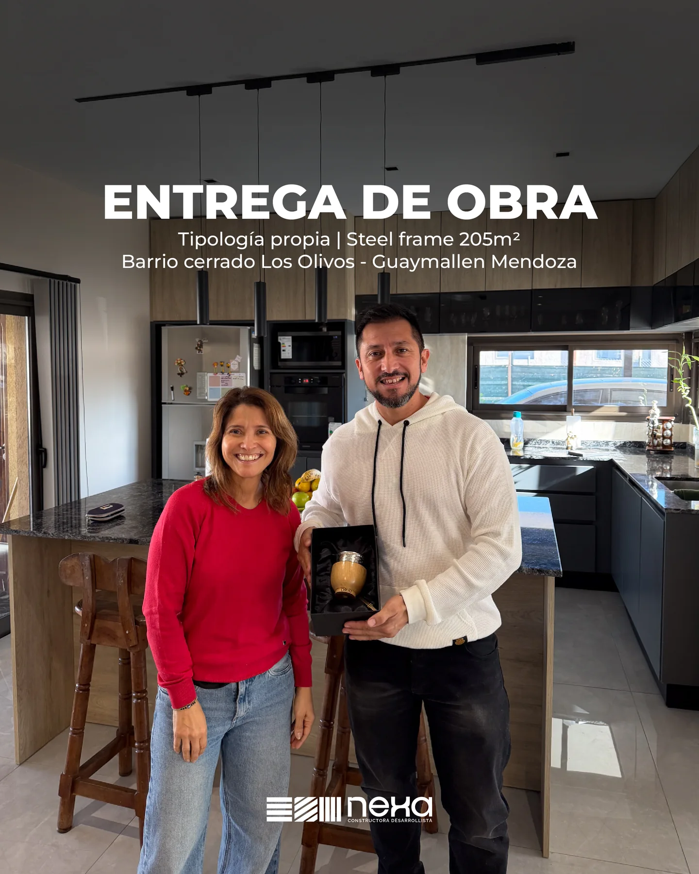 Los Olivos, Guaymallén — Placa «Entrega de obra» en la cocina: tipología propia en steel frame de 205 m², barrio cerrado Los Olivos