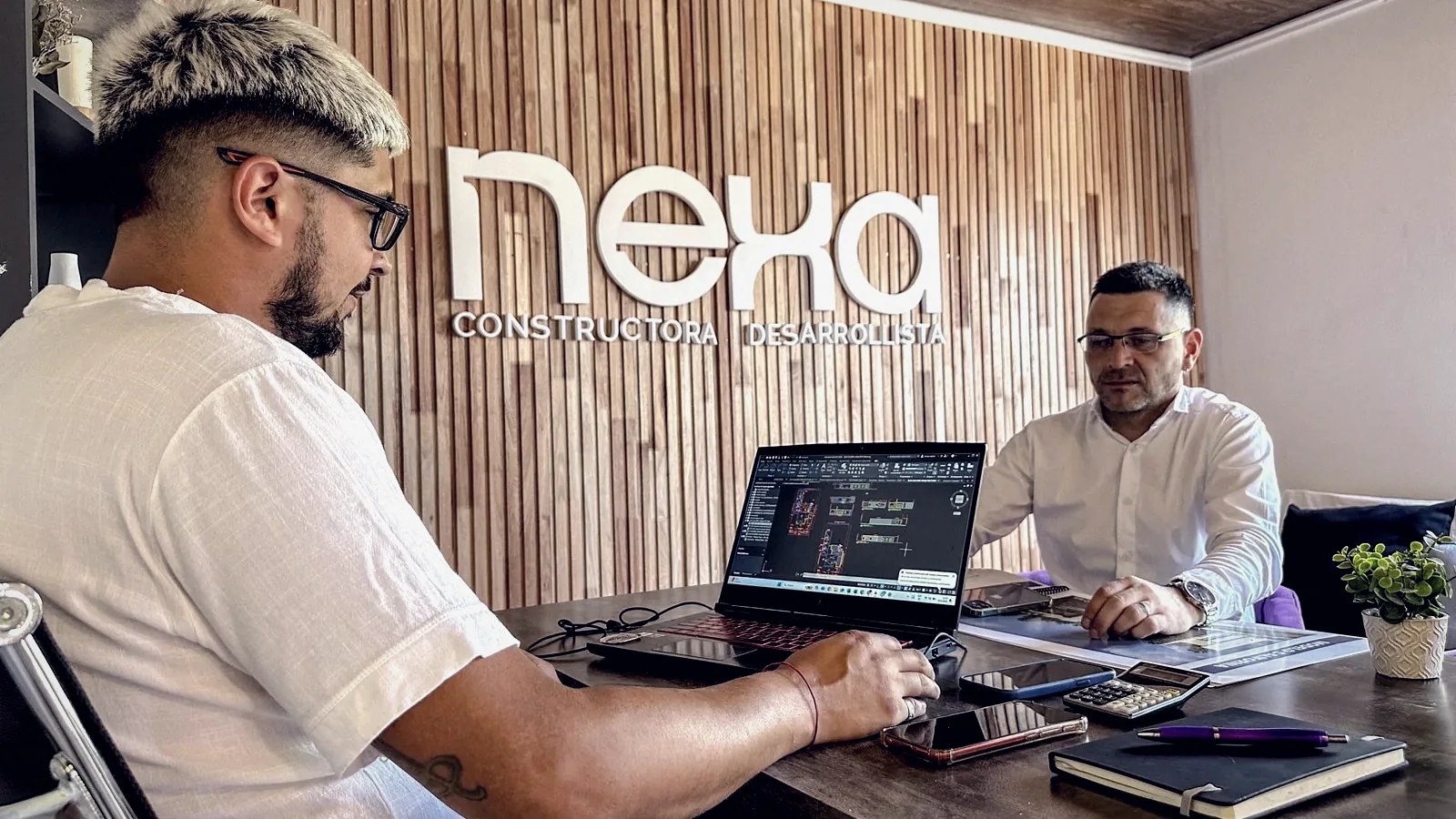 Oficina de Nexa durante una reunión con clientes
